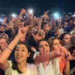 Nora Fatehi Instagram – When u cant make it to the concert to sing ur own song but the audience got u covered 😉 😍😍💕🔥🇲🇦 🇲🇦 im all the way in india and i see this! this is what drives us artists! this is what its all about! These are the moments that keep me wanting to keep pushing and keep pursuing my passion even if it seems to big or difficult! this is one of the best feelings ever love you all! Thank you 😘💕#dreamscometrue @fnaire_official @tizafmohcine @achrafaarab1 @mennani_khalifa @amine_el_hannaoui @bassimbendell 
#arabicdilbar Rabat, Morocco