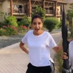 Nora Fatehi Instagram - Life tips with Noriana 👌😌🤣 P.s cookie will never wear a sweater in a desert after this ever again lol #jokes #sarcasm @marcepedrozo @suzan1304
