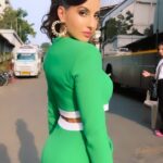 Nora Fatehi Instagram - Big up yourself 💚 @davidkomalondon @manekaharisinghani @reshmaamerchant @amitthakur_hair @chintan_shah08 #dancewithnora #dancedeewanejuniors
