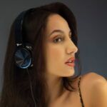 Nora Fatehi Instagram – When prepping for a performance, need to cut myself out from the commotion with my @syska.accessories noise-cancellation headphones! Works wonders on my performance!
Which songs do you guys listen when prepping up for something big?  #SyskaAccessories #PureSound #Music #Headphones #NoiseCancelling #Syska
📷 @anups_