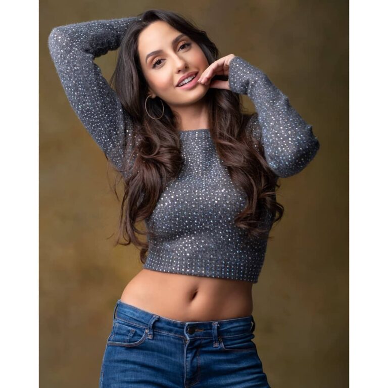 Nora Fatehi Instagram - Who wants to be my Valentine? 😍 📷 @mohamedsaadstudio
