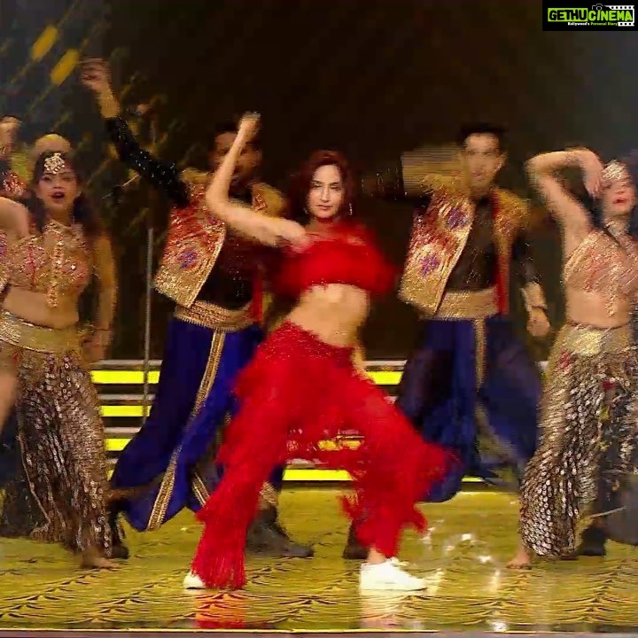 Nora Fatehi Instagram - Baby Naah 😉 👠 @zeecineawards @zeecineawards