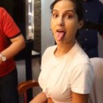 Nora Fatehi Instagram - Check out what goes on behind the scenes😍💫 watch me get ready for my Star Screen performance which airs tonight at 8pm on @starplus #dilbar —————————————— Makeup @flaviagiumua Hair @marcelopedrozo Shot by @advait_vaidya Edit by @sayyed_saifali Red carpet look styled by @leepakshiellawadi #norafatehi