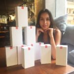 Nora Fatehi Instagram - Happy to let you in on this awesome #giveaway! Follow @oneplus_india now to stand a chance to win the #OnePlus6 + loads of accessories. Hurry do it now! Mumbai, Maharashtra