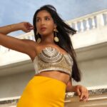 Nora Fatehi Instagram - Rule number one to be a boss ass bitch (uh-huh) Never let a clown boy try to play you 🎶👸🏽👑 ——————————————— Styled by @megstier Hair makeup @zoya.makeupandhair Bustier @simplysimone.official Skirt @srstore09 Accessories @anomalybyanam #norafatehi #picoftheday #style #goals #life #realtalk #new #love #india #morocco #toronto #fashion #entertainment #mtvindia #mtv #datinginthedark #work #makeup #tan #glow #beauty #entertainment