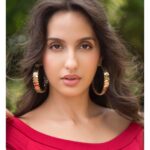 Nora Fatehi Instagram - Sidetrackin' me when I was good to you You were somebody I would stand behind 🎶🎵 ————————————————— 📷 @anups_ 💄 💁🏾‍♀️ @zoya.makeupandhair #truth #realtalk #reality #norafatehi #music #new #relate #life #dilbar 😉 Top by @topknotcloset