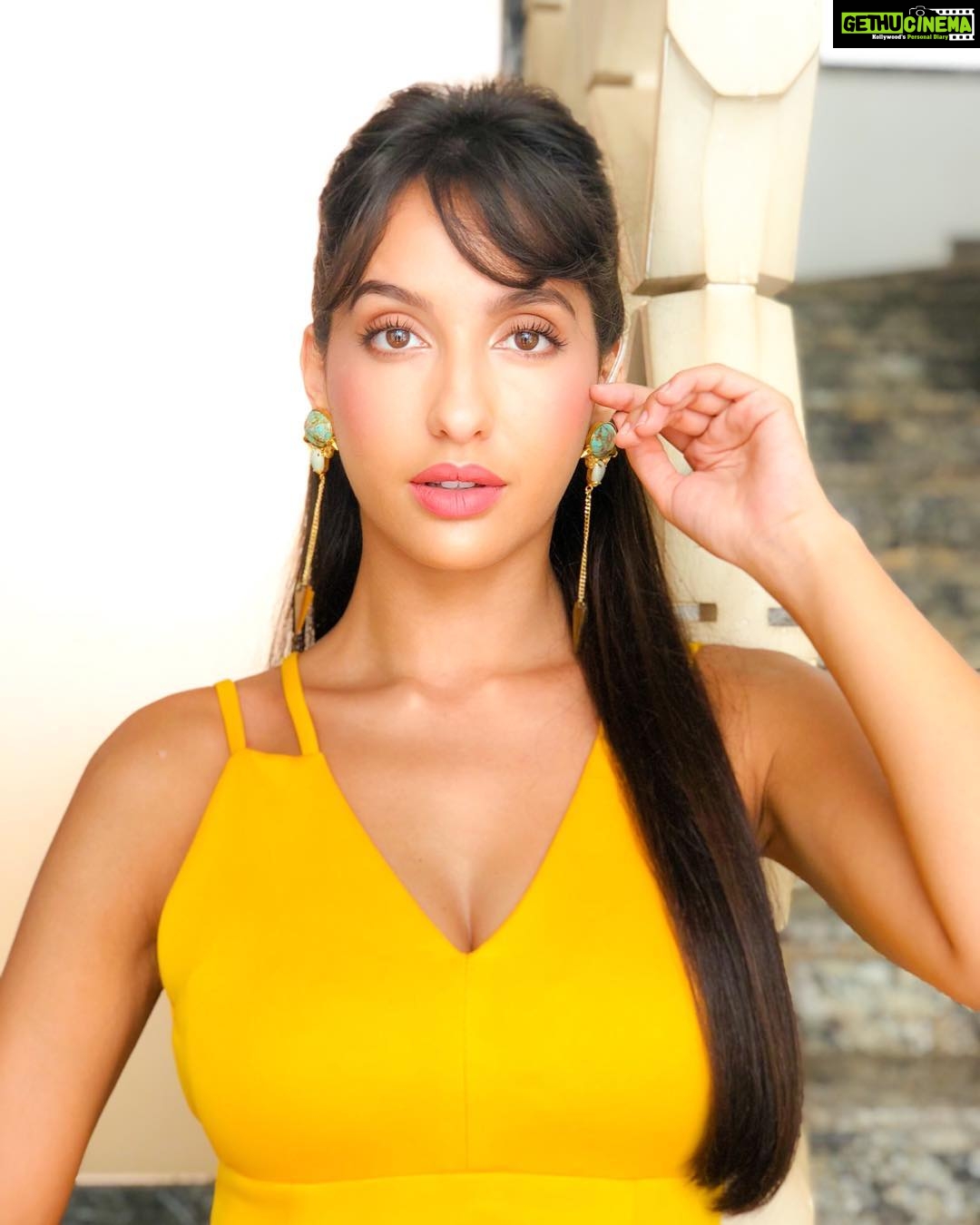 Nora Fatehi Instagram - Dilbar 🐥❤️😍 —————————— #norafatehi #dilbar #new  #bollywood #trending #music #dance #india #morocco #toronto #mumbai Makeup  and hair @ Accessories @azotiique - Gethu Cinema