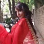 Nora Fatehi Instagram - When your Bollywood imagination gets you an ass whopping 🥊🥊 Ft @bahijkaddoura ☺️🙌🏽 ———————————————— #expectations #reality #comedy #norafatehi #entertainment #india #bollywood #mumbai #skit #vines #dance #imagination #life #boys #girls #love #sari #dancingbehindtrees #drama #laugh #goodtimes #follow #hairgoals #fashion #memes #actress #actor #dubai #red