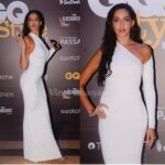 Nora Fatehi Instagram – The wet look and tan …my kind of style 😎😍 at the @gqindia Style awards 🏆
(Kim Kardashian inspired hair)
Dress @houseofcb 👗 
Hair and makeup @marcepedrozo 📷 📷 @viralbhayani 
#norafatehi #gqstyleawards #india #mumbai #morocco #new #mood #fashion #white #wetlook #slay #hair #hairgoals #look #glowup #whitedress #tan #kimkardashian #style #international
