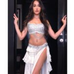 Nora Fatehi Instagram - Dripping in finesse.. it don’t make no sense 🔥❄️ 💎 🎶 #norafatehi #mood #work #lit #finesse #shinning #bright #cardib #love #winning #hairgoals #natural Photo credits @parulp28