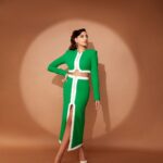 Nora Fatehi Instagram - 🍏 🍏 Outfit by : @davidkomalondon Rings by : @kushalsfashionjewellery Styled by : @manekaharisinghani Makeup by : @reshmaamerchant Hair by : @amitthakur_hair Shot by : @priyankknandwana @colorstv #dancedeewanejuniors #dancewithnora