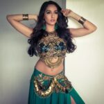 Nora Fatehi Instagram – When ya manager becomes your photographer 😻 @janvik1 
Costume by @iamkenferns
Makeup and Hair @zoya.makeupandhair
#zeetv #work #performance #stage #norafatehi #india #piyamore #new #green #mood