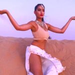 Nora Fatehi Instagram - That wind 💨 got me tho... Almost finished the edit of my next video 😍🙌🏽 who's excited for this one? 💃🏼💥🔥 @meiraomar Pants and crop top from @meshkiboutique #norafatehi #dance #desert #mood #video #arabic #new #comingsoon #fashion #love #oldschool #india #morocco #toronto #abudhabi #sunset