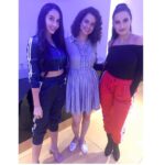 Nora Fatehi Instagram - Last night we went and watched a beautiful film called #simran 🐥 Brilliant direction by @hansalmehta as usual 👏🏼😍 We laughed, we really really laughed ...at times we cried and felt bad and then at times I didn't how to feel ..but that's a good thing! #kanganaranaut serves as a role model and a pillar of strength for us new girls who are chasing our dreams and sometimes feel like giving up! Every time I see her perform I suddenly get a divine power of courage and self belief🙂❤️ She is a legend and will be down in history as one of the greatest! So couldn't miss a chance to take a pic with an epic Actress! She's got more where that came from just wait for it 👌🏽👌🏽🙌🏽👏🏼👏🏼 Go Watch The Film guys 😘 #bollywood #cinema #movies #mood #happy #norafatehi #love #art #talent #kanganaranaut @meiraomar