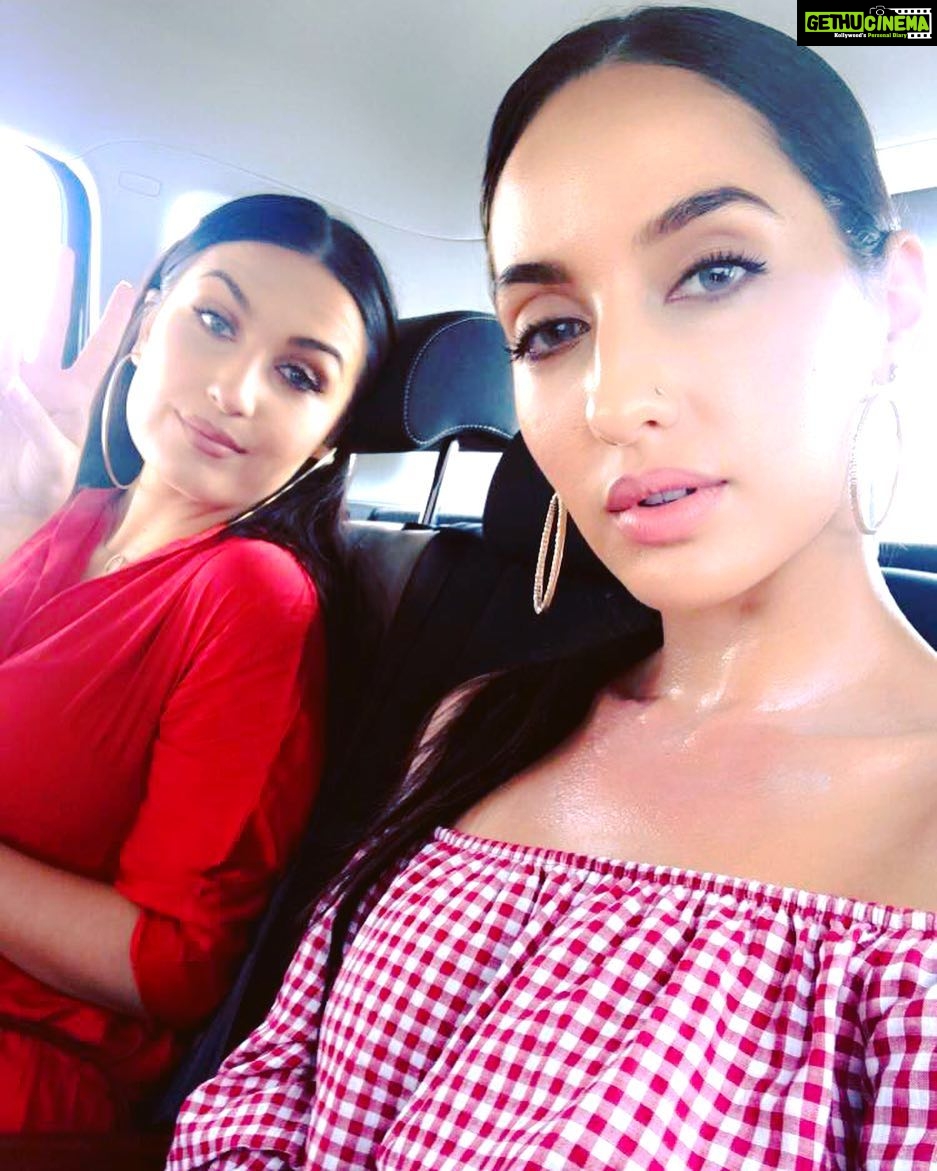 Nora Fatehi Instagram - Got a bad ass sun burn ! But the show must go on!!!! With my brilliant director of photography @meiraomar #norafatehi #shoot #work #love #friends #dance #oldschool #comingsoon #desert #selfie #summer