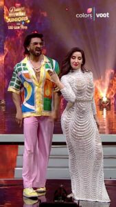 Nora Fatehi Instagram - Setting the stage on fire 🔥 🔥 🔥 only on @colorstv 9pm Sat and Sun Dont miss it !!
@ranveersingh @neetu54 @marzipestonji @kkundrra
#dancewithnora