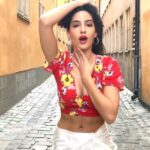 Nora Fatehi Instagram – Celebrating 500k 💥 thank you so much for the ❤️ and support !
This ones for you guys #wildthoughts 🔥🔥🔥😅😅
Shot in #sweden 
D.O.P @meiraomar 👌🏽 Stylist @meiraomar 👌🏽 Song : wild thoughts by @badgalriri 
#norafatehi #freestyle #dance #actress #entertainer #love #slay #lit #art #musicvideo #rihanna #india #morocco #toronto #instavideo #shotoniphone7 #hot #sexy #hair #dancecover #wildthoughtscontest #WILDTHOUGHTSCONTEST