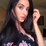 Nora Fatehi Instagram - 'Na teri car mein aayi hai Na teri car mein jayegi' Can you guess the song 😎😉?? #songoftheday #norafatehi #selfie #pictureoftheday #love #makeuplover
