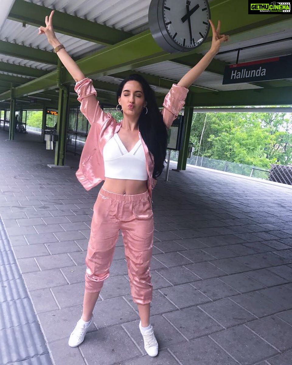 Nora Fatehi Instagram - Because I'm happyπππΌππ #norafatehi #actor #stockholm #love #fun