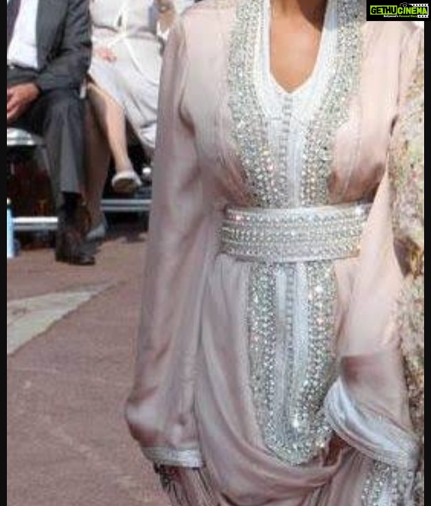 Nora Fatehi Instagram - Omg in love with this Moroccan lebsa 😍 I gotta make one 😩😩 #fashion #caftan #morocco #love