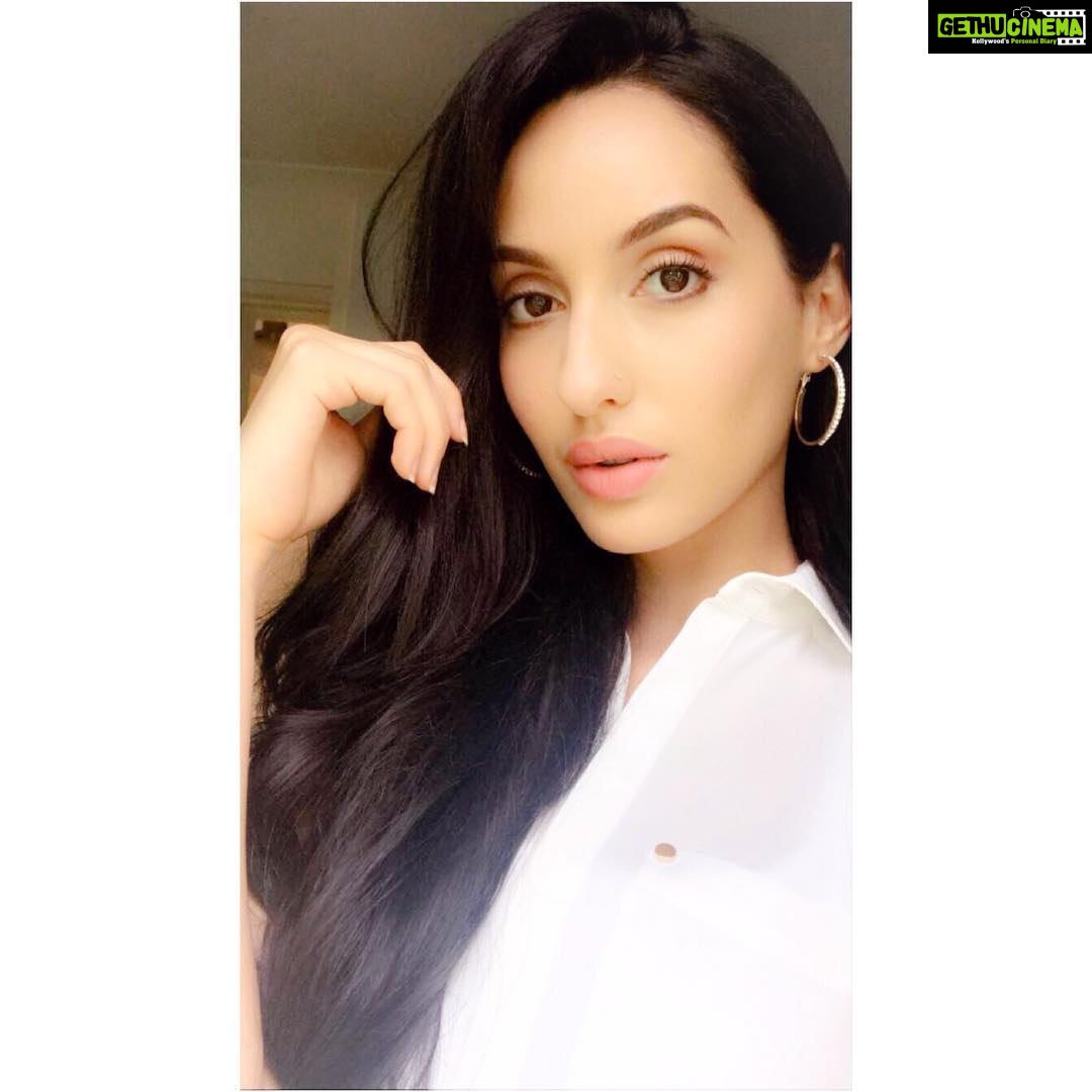 Nora Fatehi Instagram - Eid selfie 🙃🙃🤠🤠😎😎 #Noor #eidmubarak #worldwide #love #hairgoals #makeup #norafatehi #blessed #loveyouguys #selfie