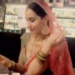 Nora Fatehi Instagram - Meanwhile at your local Starbucks.... Keeping it classy and elegant with some cheese on the side 😜😄😅👽#norafatehi #india #starbucks #indianfashion #lit #food