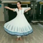Nora Fatehi Instagram - AAAHH 30 FULL spins non stop..have mercy on me! 😆😲😓🙈 Youll get dizzy watching 👀 Kathak class with teacher @sonilalita counting me in🙈💃💃 #class #kathak #student #learning #india #toronto #morocco #love #indian #dance #classical #moves #practice #spins #norafatehi #bollywood