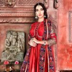 Nora Fatehi Instagram - What do you mean? Outfit @jjvalaya Styled @valayahoorvi Makeup @ananya.mua Hair @makeupbysakshisuneja #doneup #work #indian #traditions #fashion #norafatehi