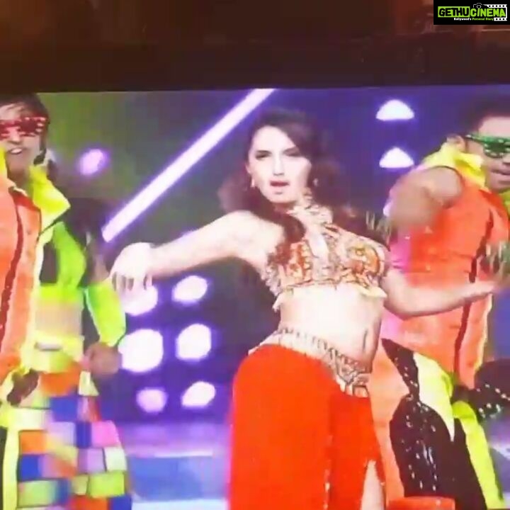 Nora Fatehi Instagram - Teasing yall with my performance live #umang2017  coming soon 😉😉💃💃 #norafatehi #bollywood #performance #danceworld #dance  #amazingshow #cineyug #stage #sneakpeek #india #mumbai #morocco #india  #toronto #kalachashma ...