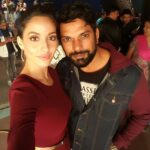 Nora Fatehi Instagram - Swipe left➡➡➡➡➡➡ Check out behind the scenes of #popthebottle with @PulkitSamrat @remodsouza @badboyshah @AkasaSing @VishalDadlani1