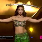 Nora Fatehi Instagram - 2016 throwbacks one of my best Jhalak performances dancing and balancing swords for the first time in my life! Bellydance on indias dancing with the stars @colorstv #JhalakDikhlajaa9 This is part 1..uploading part 2 in a bit 😎😉 With partner @cornelr2090 #norafatehi #countdown #tb #work #love #inthemoment #dance #dancingwiththestars #india #show #bollywood #mashallah #song #ekthatiger #film #live #bellydance #drumsolo #jhalak #toronto #morocco #africa #lit #slay #hotdance #instadance #worldofdance #worldwide