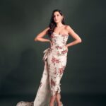 Nora Fatehi Instagram - 🌺🌺 Outfit by : @marchesafashion Jewellery by : @asmotiwala Styled by : @manekaharisinghani Makeup by : @reshmaamerchant Hair by : @marcepedrozo Shot by : @tejasnerurkarr