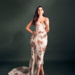 Nora Fatehi Instagram - 🌺🌺 Outfit by : @marchesafashion Jewellery by : @asmotiwala Styled by : @manekaharisinghani Makeup by : @reshmaamerchant Hair by : @marcepedrozo Shot by : @tejasnerurkarr