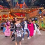 Nora Fatehi Instagram - We had so much fun today! Thank u guys ❤️❤️❤️ #dancemerirani Tune in to our episode jan 1st 2022 😍🔥🧜🏽‍♀️ @gururandhawa @kapilsharma @rochellerao @krushna30 @archanapuransingh @kikusharda