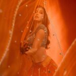 Nora Fatehi Instagram - Jadoo hai ya koi Ya khuda ki maaya hai Taaro ki mehfil mai Haaye chand aaya hai Taaro ki mehfil mai Haaye chand aaya hai..❤️‍🔥🧡 - jaani