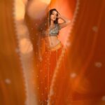 Nora Fatehi Instagram - 🧡🦁 monishajaising x @roopavohrafinejewellery @manekaharisinghani @marcepedrozo @flaviagiumua @tejasnerurkarr
