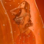 Nora Fatehi Instagram - Jadoo hai ya koi Ya khuda ki maaya hai Taaro ki mehfil mai Haaye chand aaya hai Taaro ki mehfil mai Haaye chand aaya hai..❤️‍🔥🧡 - jaani