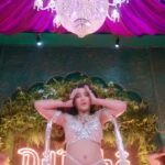 Nora Fatehi Instagram - Earthquakeeeeeee…. Finally out link in bio #Kusukusu❤️‍🔥 Choreographer @adil_choreographer Choreo Assistant @alishasingh.official HMU @namratasoni Outfit by @sandeepkhosla Stylist @manekaharisinghani @Thejohnabraham @divyakhoslakumar @milapzaveri @onlyemmay @madhubhojwani @nikkhiladvani #BhushanKumar #KrishanKumar @norafatehi @zarakhan @devnegilive @tanishk_bagchi @ericpillai @adil_choreographer @naveenkumarflute @emmayentertainment @tseriesfilms @tseries.official #AAFilms