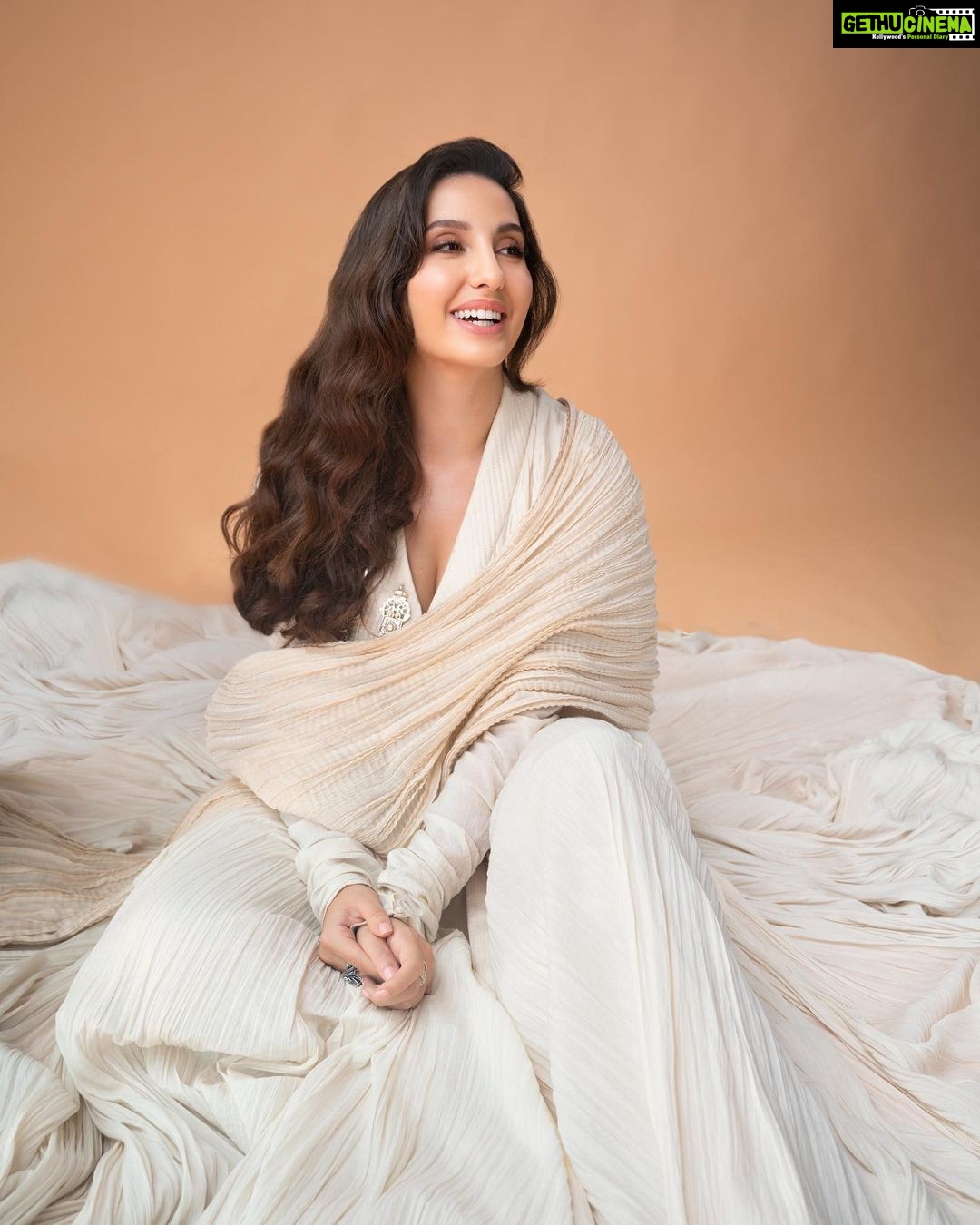 Nora Fatehi Instagram - Smile bitch u on camera 📸 😌😁