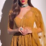 Nora Fatehi Instagram - Say na me dey mess up your mind And na me dey make you free up your mind… @chandiniw @marcepedrozo @reshmaamerchant @toraniofficial x @razwada.jewels @stacey.cardoz
