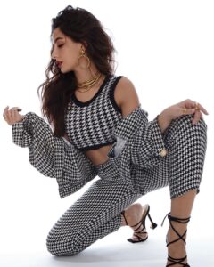 Nora Fatehi Instagram - You was talkin' shit in the beginning..
Back when I was feelin' more forgivin'..
I know it piss you off to see me wining..♣️♠️

@valenti__official X @viangevintage @misho_designs 
@chandiniw @marcepedrozo @savleenmanchanda @sashajairam @stacey.cardoz