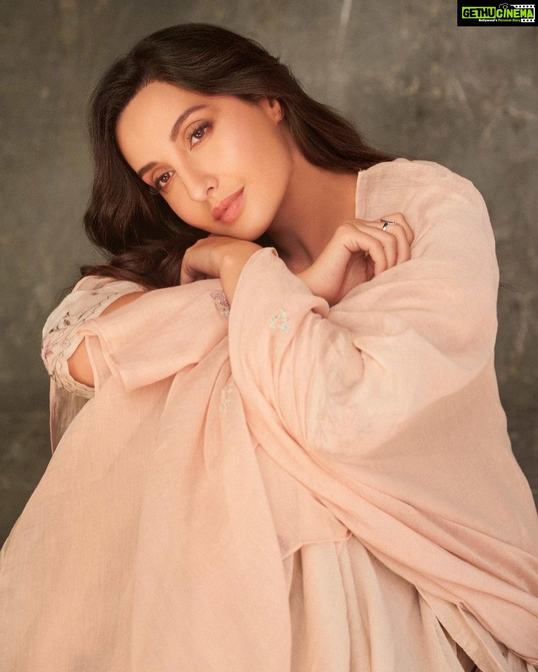 Nora Fatehi Instagram - ๐ธ๐ธ Wearing: @ruwaa.design Ring: @abhilasha_pret_jewelry Styled by: @manekaharisinghani Styling Assistants: @gypsy.girl.world ร @chintanshah_08 HMU: @reshmaamerchant ร @marcepedrozo Shot by: @tejasnerurkarr.