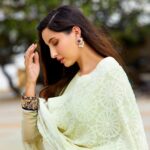 Nora Fatehi Instagram - Men i thank god im go-d-ly Say god no ungod-dly.. Oluwa na him comfort e me When this people they come body me.. 🙏🏽🧿 @anjulbhandari @roopavohrafinejewellery @manekaharisinghani @reshmaamerchant @hot.hair.balloon 📷 @anups_