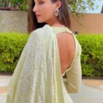 Nora Fatehi Instagram - Talking to the moon… 🌙 🧿 @anjulbhandari @roopavohrafinejewellery @manekaharisinghani @reshmaamerchant @hot.hair.balloon