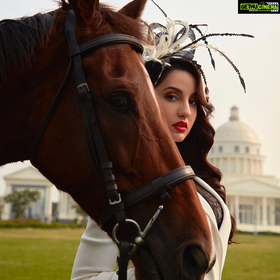 Nora Fatehi Instagram - The horse, with beauty unsurpassed, strength immeasurable and grace unlike any other, still remains humble enough to carry a man upon his back..... Stay humble guys â¤ď¸đ¤ Wearing @herveleger Ă @viangevintage Ă @delna_poonawalla Bag- @cultgaia Styling Asst @gypsy.girl.world @faisalbhattiofficial HMU @marcepedrozo Shot by @tejasnerurkarr