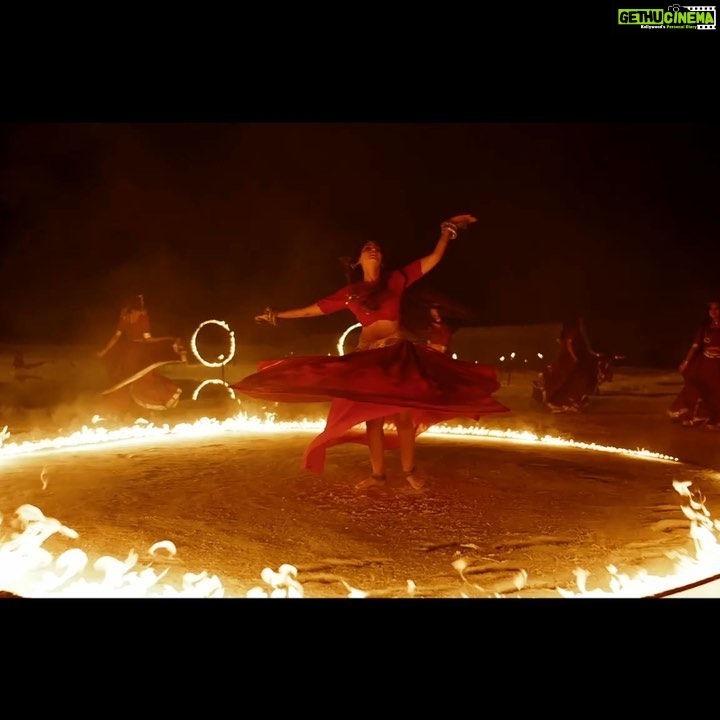 Nora Fatehi Instagram - My fav part ❤️🔥 Arre tum kya janoge Kitna maza aata hai dil tod ke.. Aane na denge Ankhon mein apni hum nami... Arey ban’ne na denge Tumko hum apni kami @arvindrkhaira @rajitdev @ehanbhat @tseries.official @adelepereira27 @paramparatandonofficial @sachetparamparaofficial @manekaharisinghani