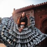 Nora Fatehi Instagram - Bewitching 🖤🧿 @tejasnerurkarr @manekaharisinghani @gypsy.girl.world @mayyurgirotra @sajke.in @amama_loves @marcepedrozo @abhilasha_pret_jewelry @creyons_ @emblaze_mb