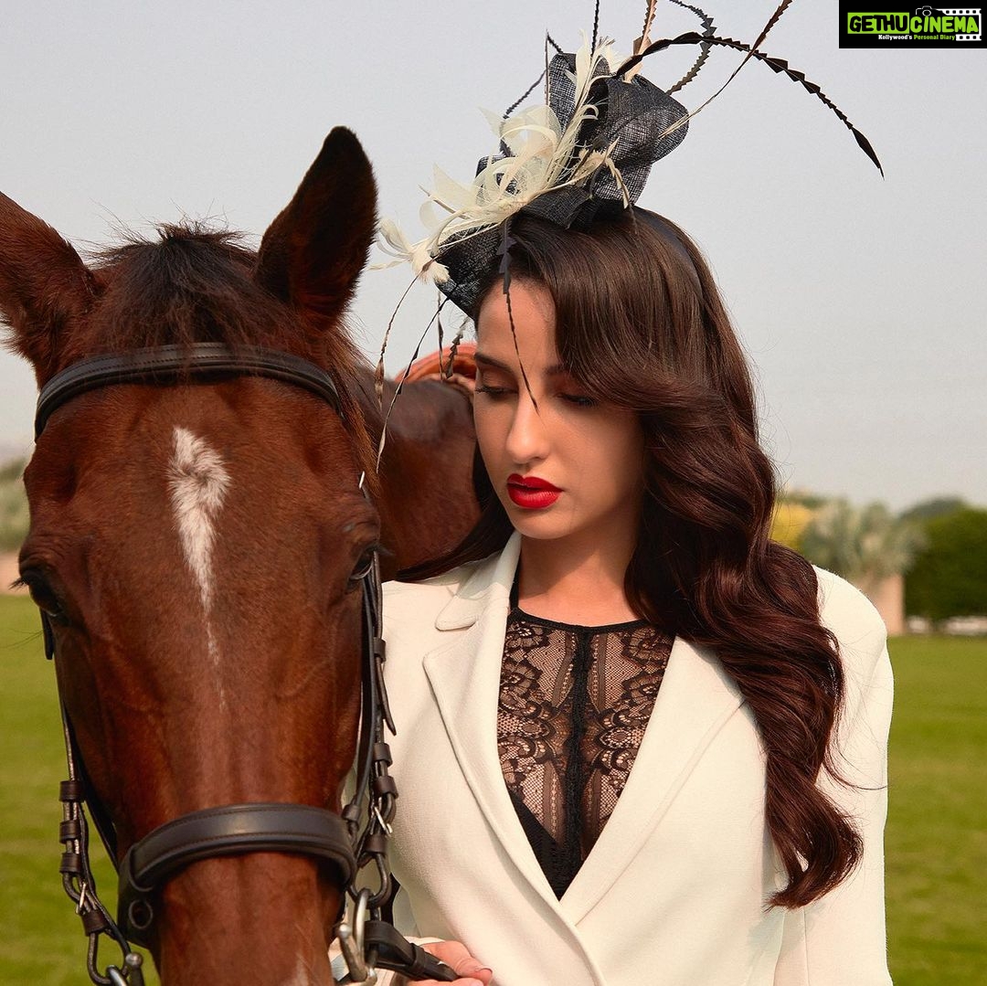 Nora Fatehi Instagram - The horse, with beauty unsurpassed, strength immeasurable and grace unlike any other, still remains humble enough to carry a man upon his back..... Stay humble guys â¤ď¸đ¤ Wearing @herveleger Ă @viangevintage Ă @delna_poonawalla Bag- @cultgaia Styling Asst @gypsy.girl.world @faisalbhattiofficial HMU @marcepedrozo Shot by @tejasnerurkarr