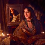 Nora Fatehi Instagram - 🪔 🪔 ✨✨ Outfit @ameerandesign Neckpieces: @goenkaindia Earrings: @apalabysumitofficial Bangles & Rings: @roopavohrafinejewellery Creative direction, set design, styling by: @manekaharisinghani Styling Asstd: @gypsy.girl.world HMU: @namratasoni Shot by: @tejasnerurkarr