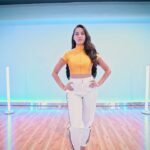 Nora Fatehi Instagram - Some fun & easy moves to follow on #Naachmerirani ! Keep dancing guys💃🏾 @tejasdhoke @gururandhawa @adidasindia